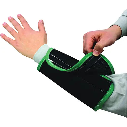 Paquet de 12 manchettes en maille de canne à double épaisseur Kut Gard, Nylon, 9", ASTM ANSI niveau A4, Noir